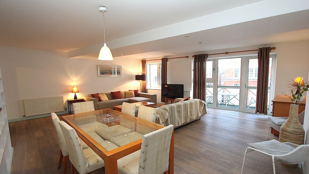 2BR 2BR Fitzrovia Apartment - Zone 1