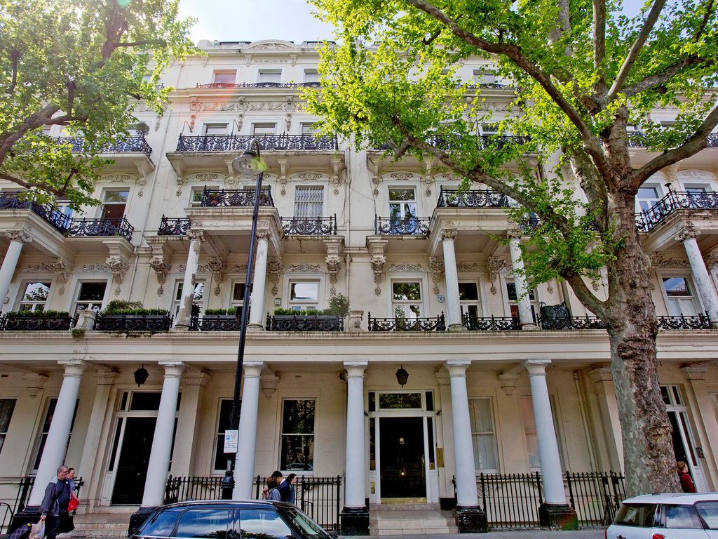 Luxury and Modern 4 bed 3 bath in Kensington