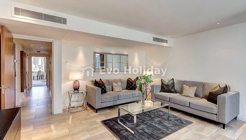 Two bedroom apartment located in an amazing location just a stones throw away from High Street Kensington