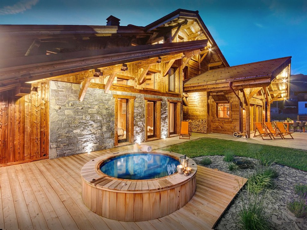 Luxury Chalet With sauna, hot tub, steam room, wifi In Morzine France