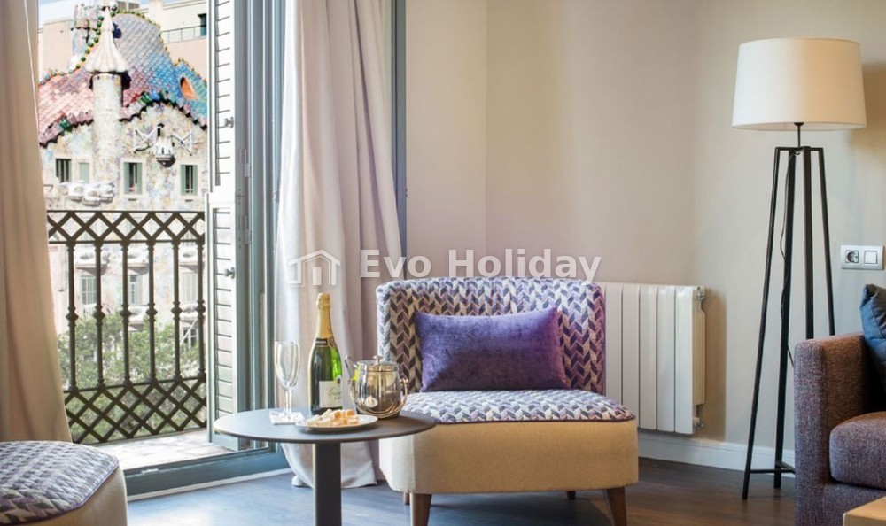 Luxury apartment of 220m2 in the heart of modernist Barcelona