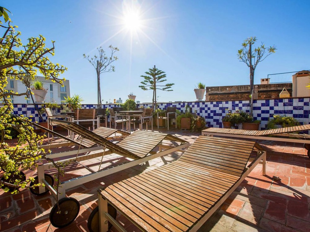 Plaza Real, and Beach! Excellent Location