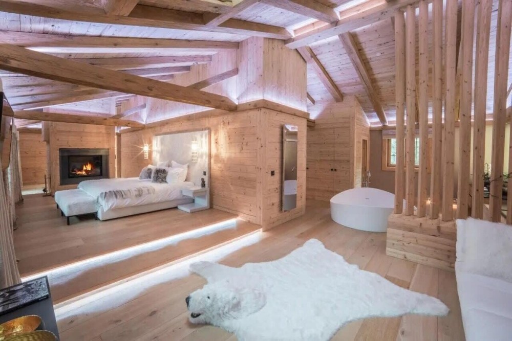 Private chalet with hotel facilities
