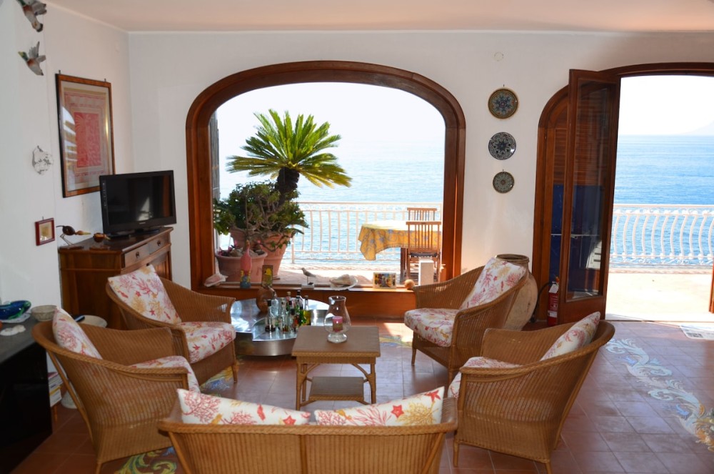 Villa with private pool and access to the sea 4 guests