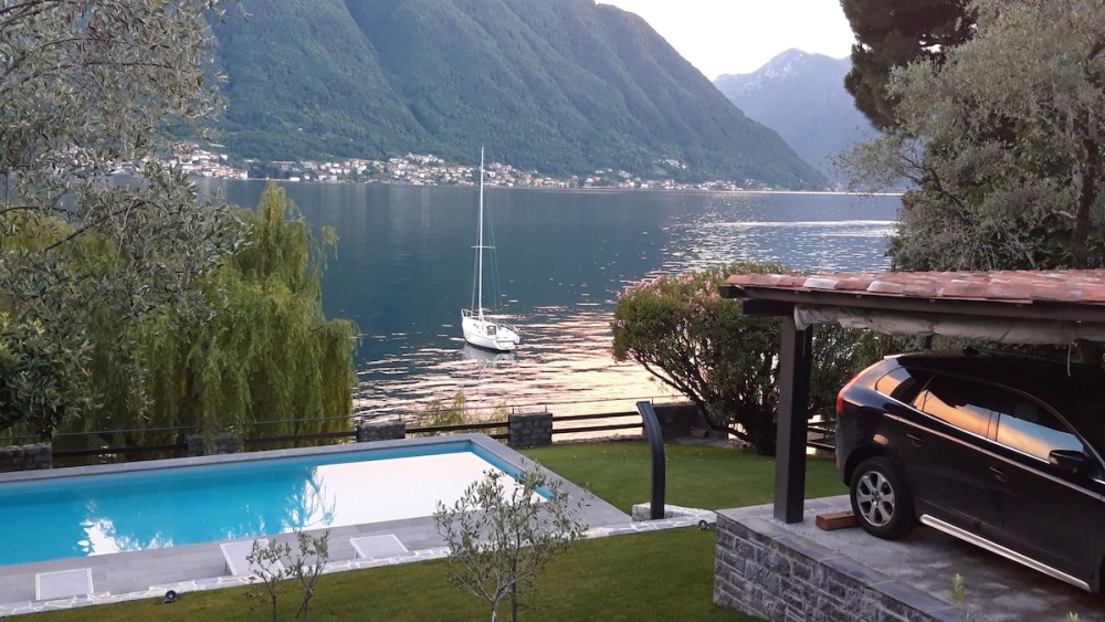 Villa with private garden and pool. views of the lake & the island