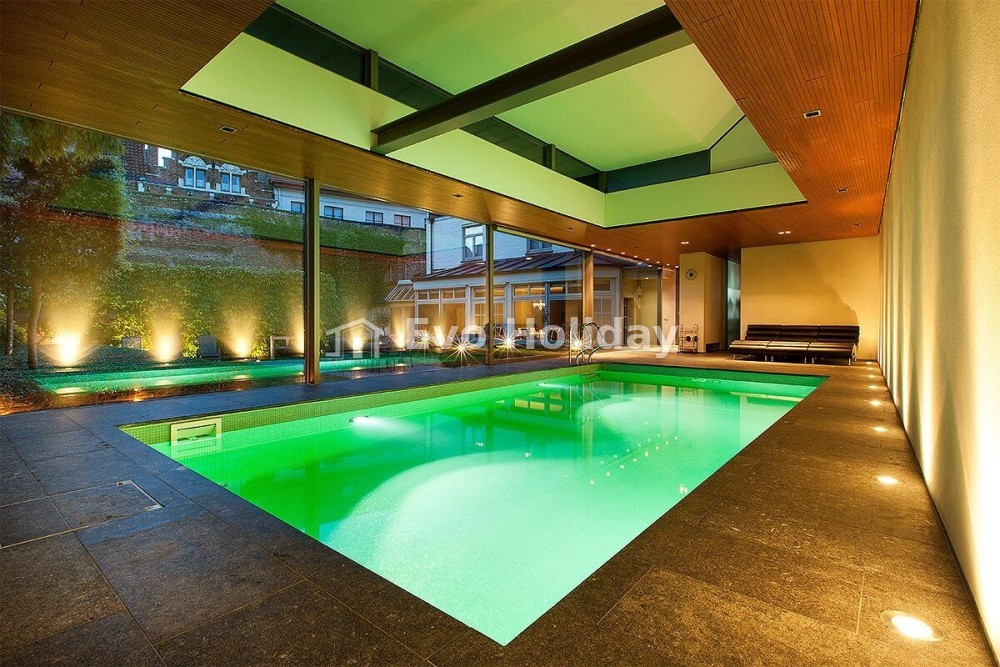 House private garden and indoor pool in heart of Bruges