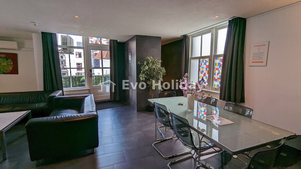 Apartment 4 Bedrooms in Amsterdam