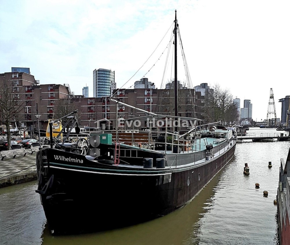 "House" on the water in the center of Rotterdam