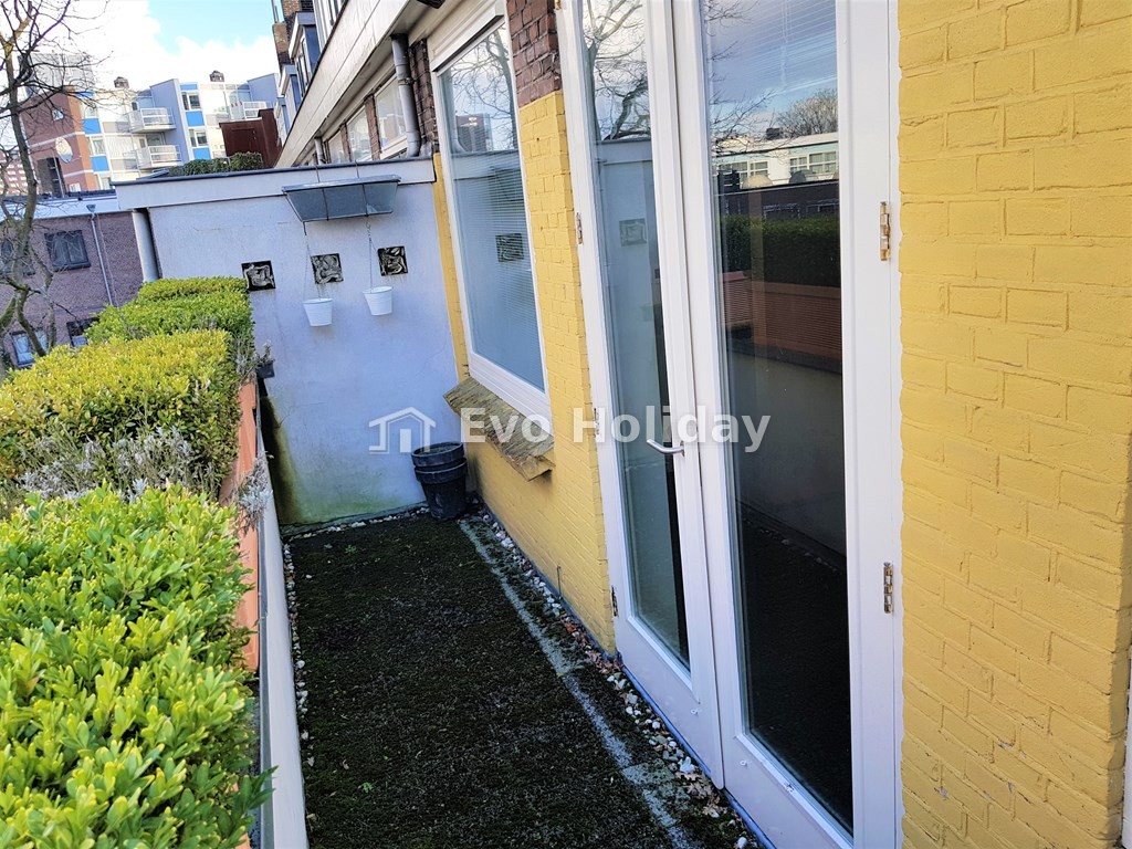 Apartment with 2 balconies and 4 Rooms located on the Rochussenstraat in Rotterdam