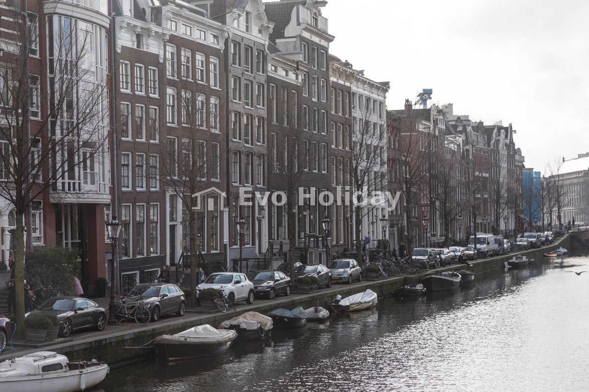 Jordaan luxury canal apartment