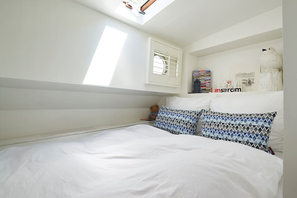 Luxurious 3br 110m² houseboat in Amsterdam Centre!