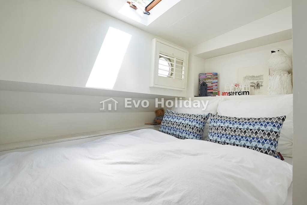 Luxurious 3br 110m² houseboat in Amsterdam Centre!