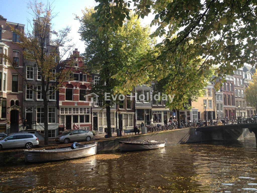 Canal View Apartment – Most Central Location in Town