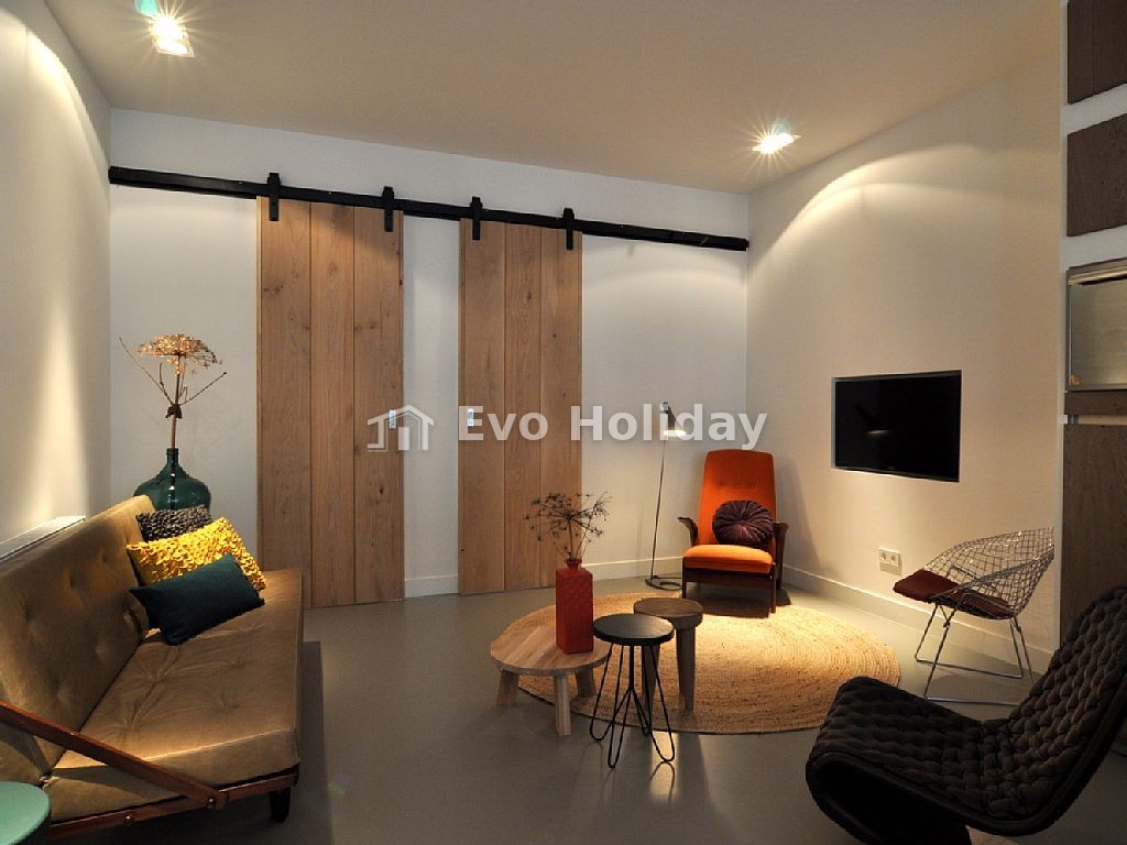Intimate Jordan Luxury Apartment