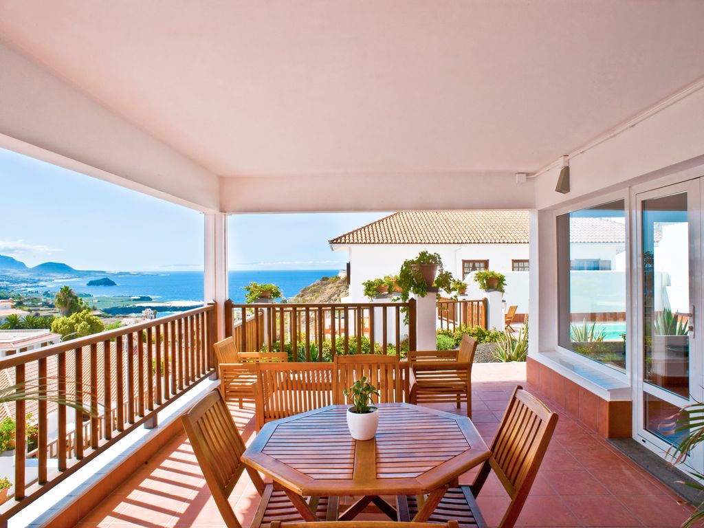Apartment with Private heated Pool