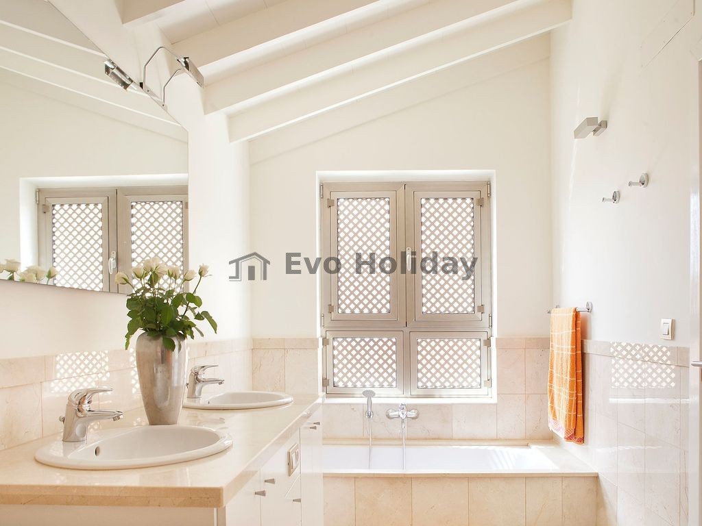 Cosy apartment with pool, WIFI, hot tub