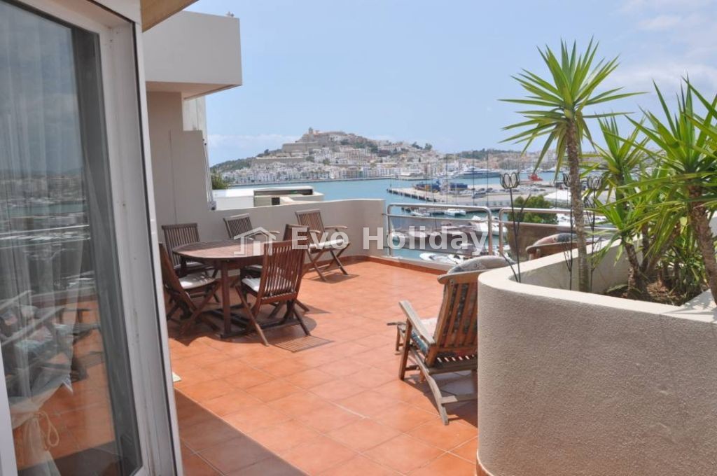 LUXURIOUS PENTHOUSE DUPLEX-5 mins walk to the beach