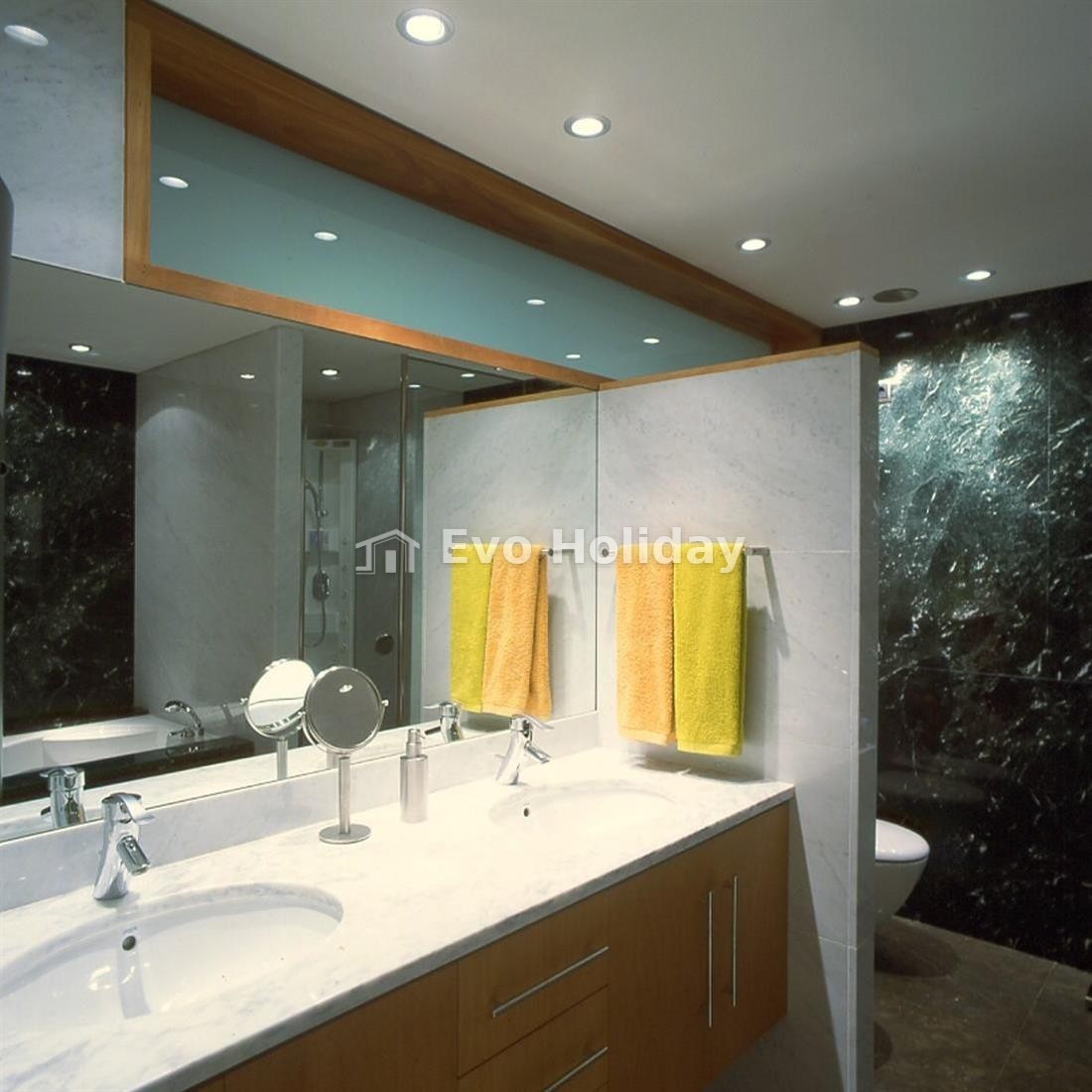 Santa Marta Lux Host