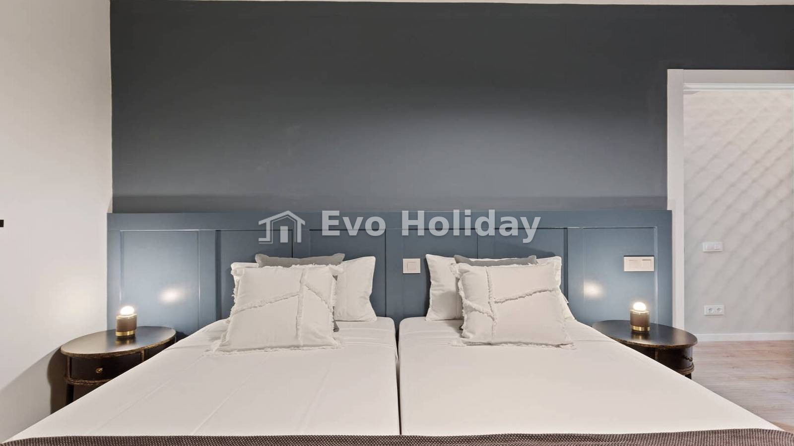 Stunning 4-bedroom apartment with balcony for rent near Metro in central Sant Antoni